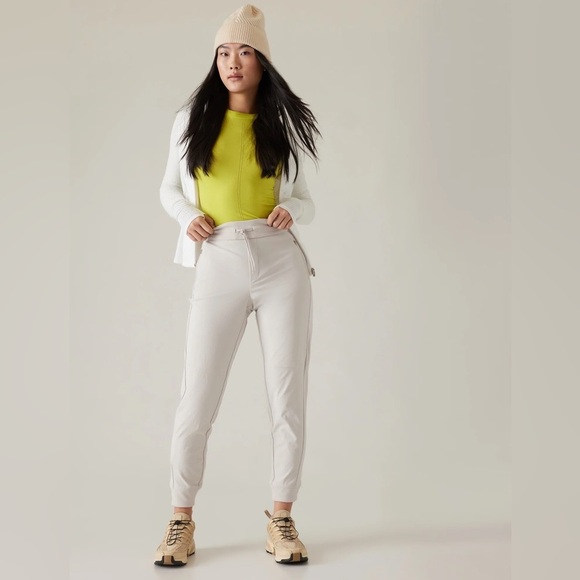 Athleta Pants - Athleta Headlands Hybrid Mid Rise Jogger im cream white size 12